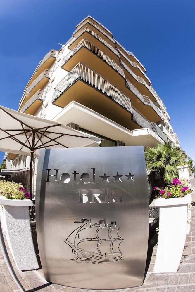 Hotel Brig カットーリカ エクステリア 写真