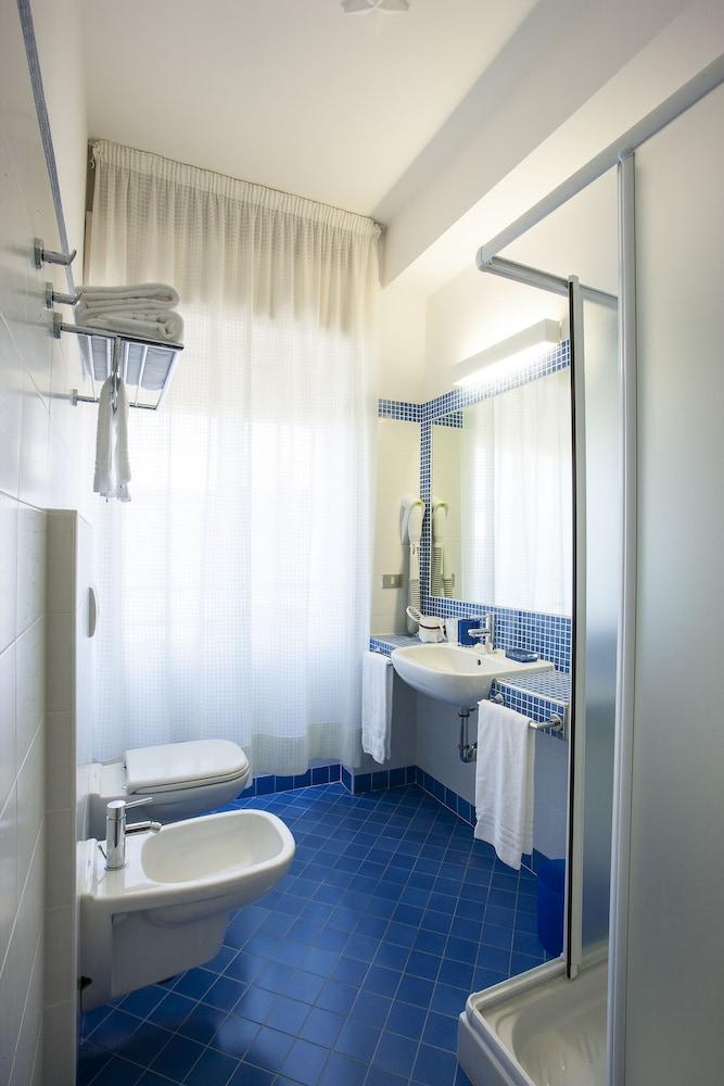 Hotel Brig カットーリカ エクステリア 写真