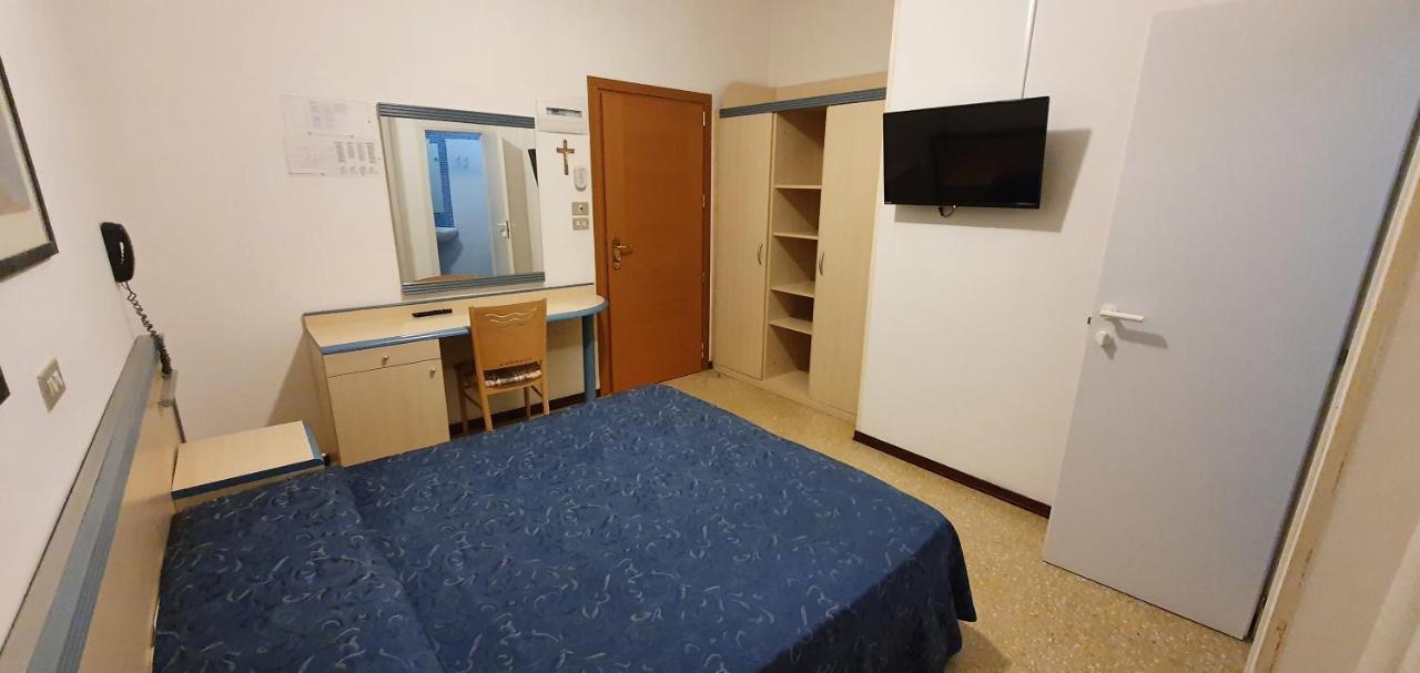 Hotel Brig カットーリカ エクステリア 写真