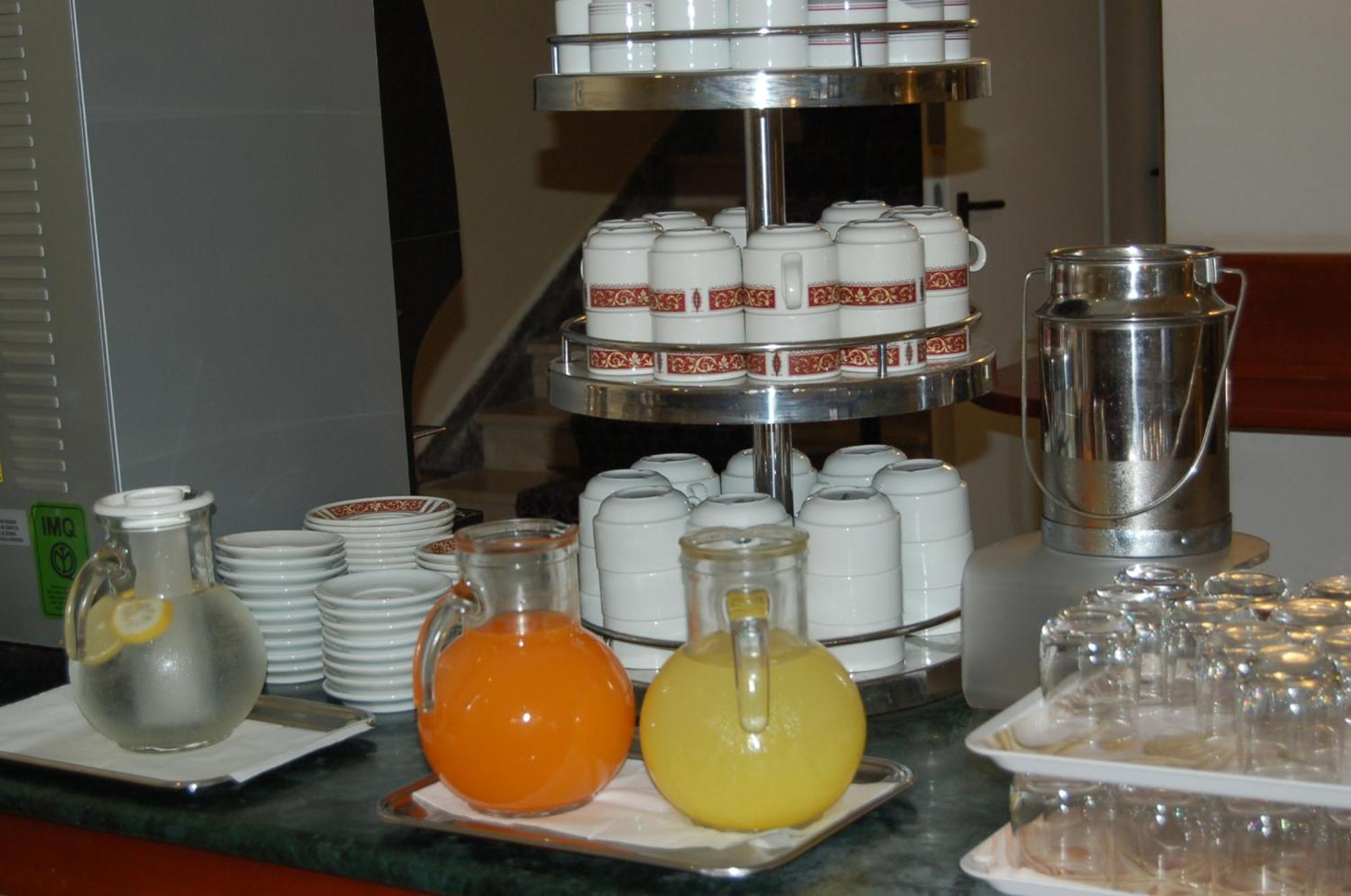 Hotel Brig カットーリカ エクステリア 写真