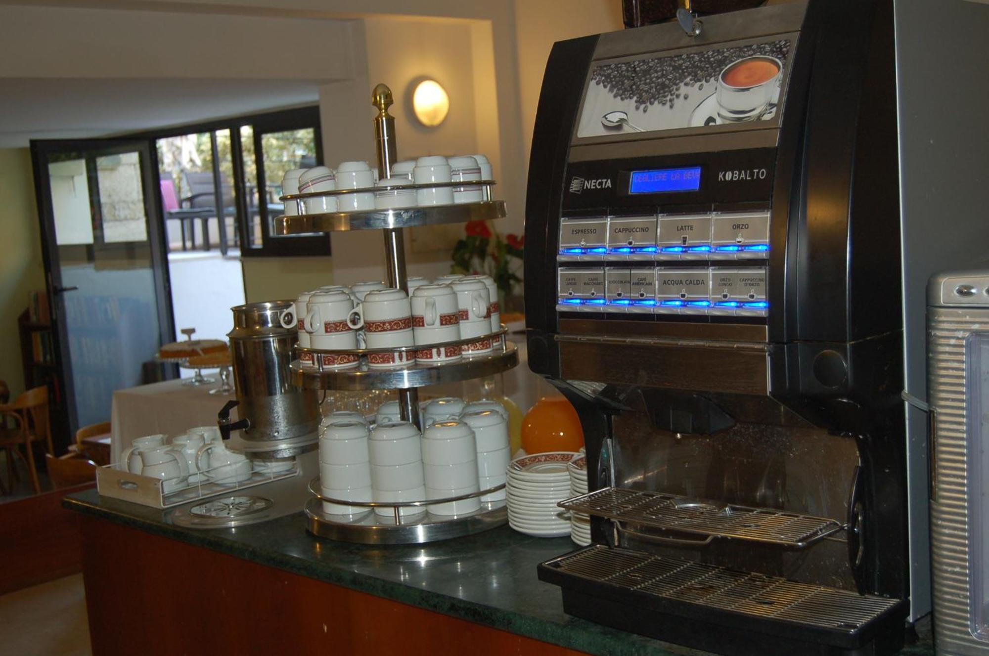 Hotel Brig カットーリカ エクステリア 写真