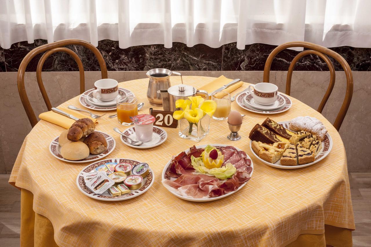 Hotel Brig カットーリカ エクステリア 写真