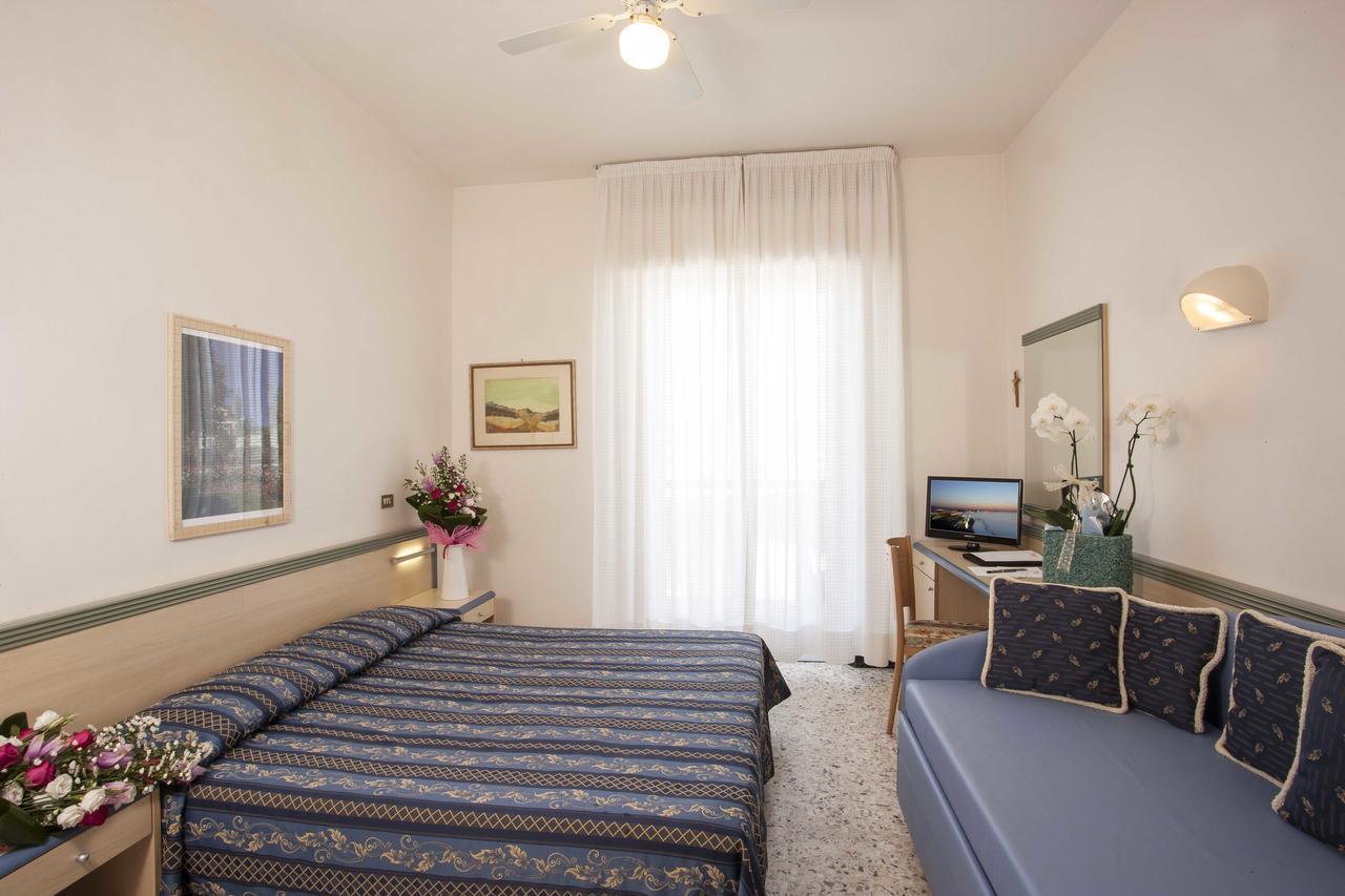 Hotel Brig カットーリカ エクステリア 写真